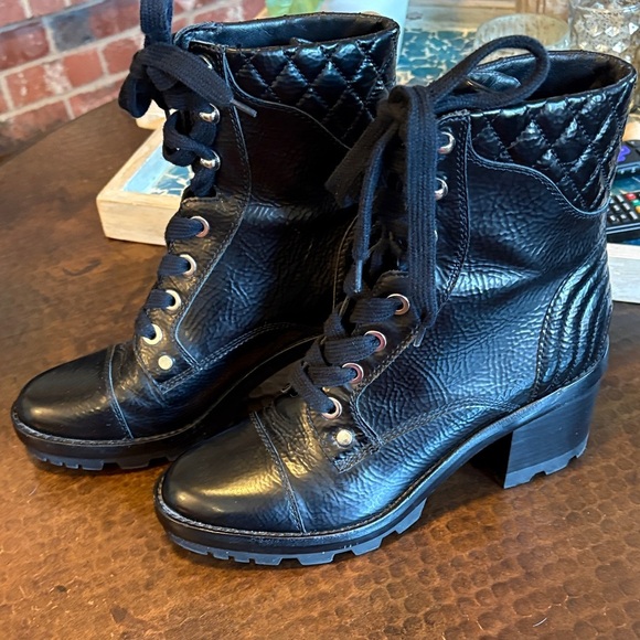 MARC FISHER Crinkled Leather Lace Up Heeled Combat Moto Booties/ Size 8.5M - Picture 1 of 9